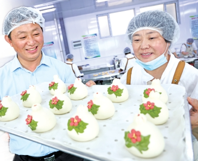 花饽饽“出圈”拓富路，初心暖民兴乡村——驻村第一书记屈国涛兴产业、拓销路、助振兴