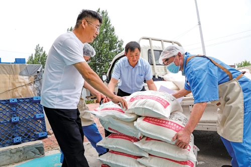 花饽饽“出圈”拓富路，初心暖民兴乡村——驻村第一书记屈国涛兴产业、拓销路、助振兴