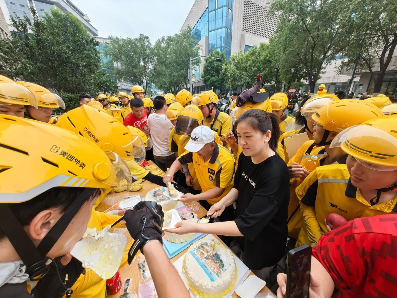 融媒·见证丨舜井社区十二年蹚出商圈治理新路径——宽厚里的“烟火合伙人”