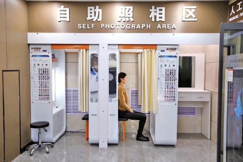 市中公安出入境部门用行动践初心——国门有温度服务暖人心