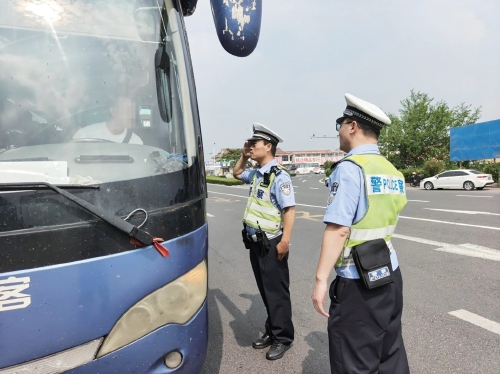 客货违法，露头就抓——济南交警启动专项行动全力防范化解夏季道路交通安全风险
