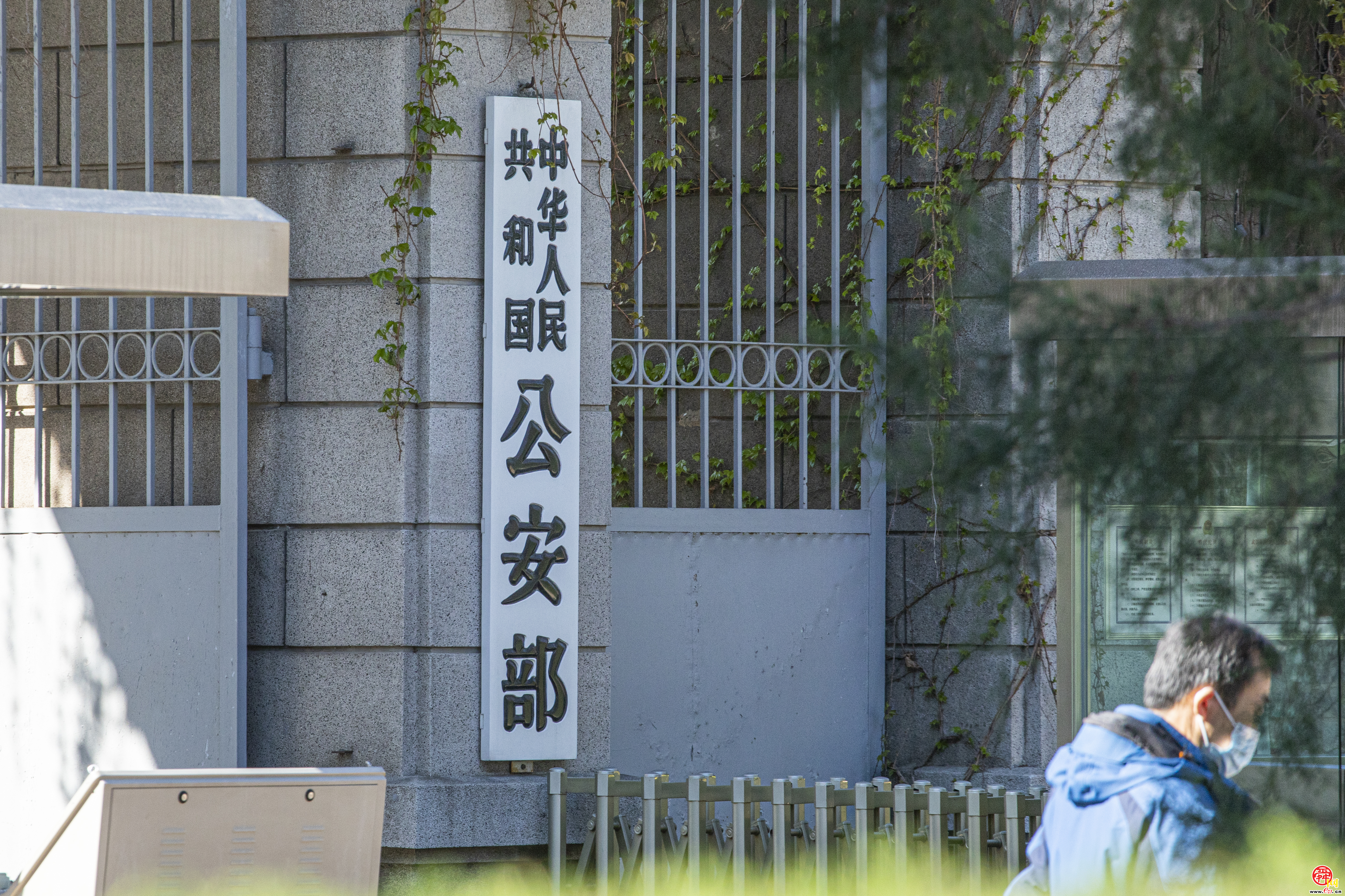 公安部：今年上半年共侦办利用AI工具生成网络谣言案件170余起