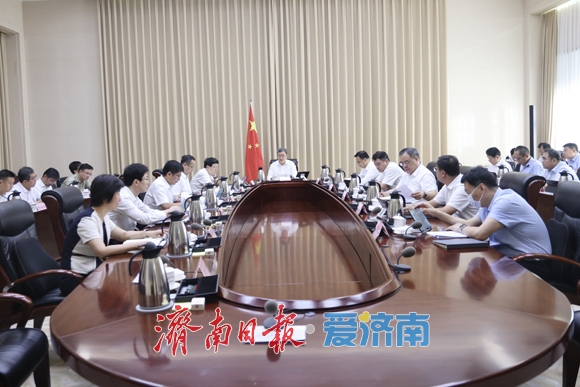 市政府党组召开扩大会议 学习贯彻习近平总书记重要讲话重要文章精神
