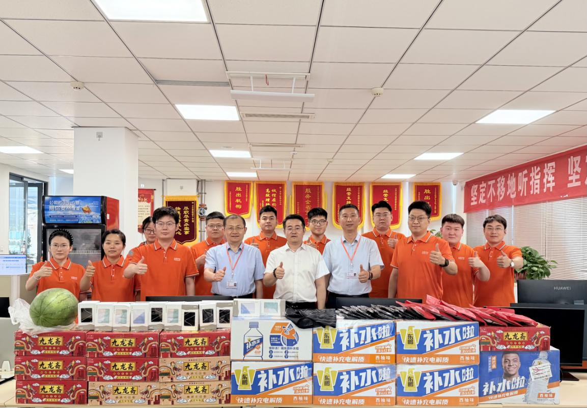 情系一线 清凉护航