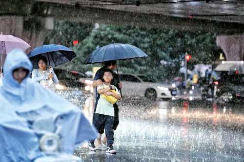 路径南移，“白海豚”对济南影响减弱，11至14日仍有间歇性降雨