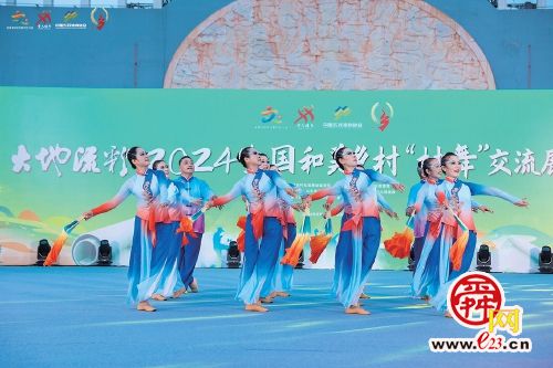 济南有支草根秧歌队 创编健身秧歌成为全民健身“排头兵”