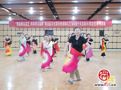 济南有支草根秧歌队 创编健身秧歌成为全民健身“排头兵”