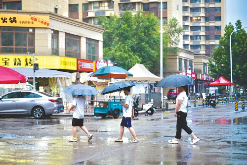 台风“白海豚”路径偏南对济南影响减弱 预报今日有小到中雨局部大雨