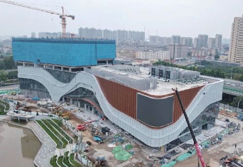 京东MALL济南首店项目外立面施工收尾