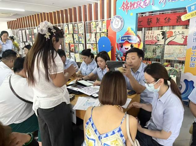 农行济南槐荫济兖公路支行：移动服务台入驻校园，金融知识守护青年学子