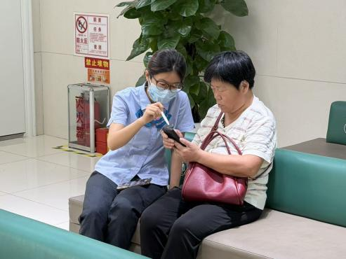 农行济南泺源无影山支行：耐心解惑办实事 贴心服务暖人心