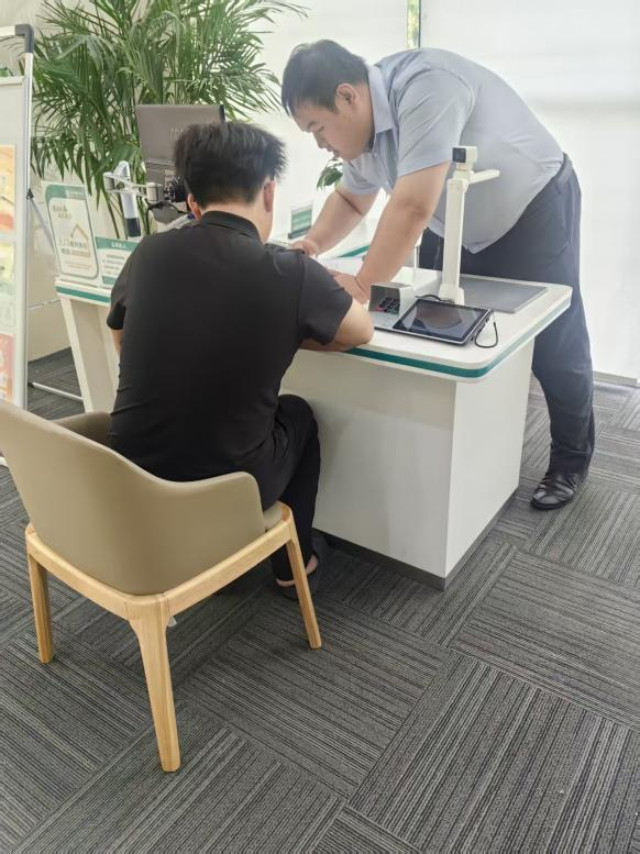 农行济南泺源制锦市支行：消保服务护航青春