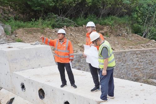 省地矿局第一地质大队筑起汛期“铜墙铁壁” 3个月，乱石沟变“安全门”