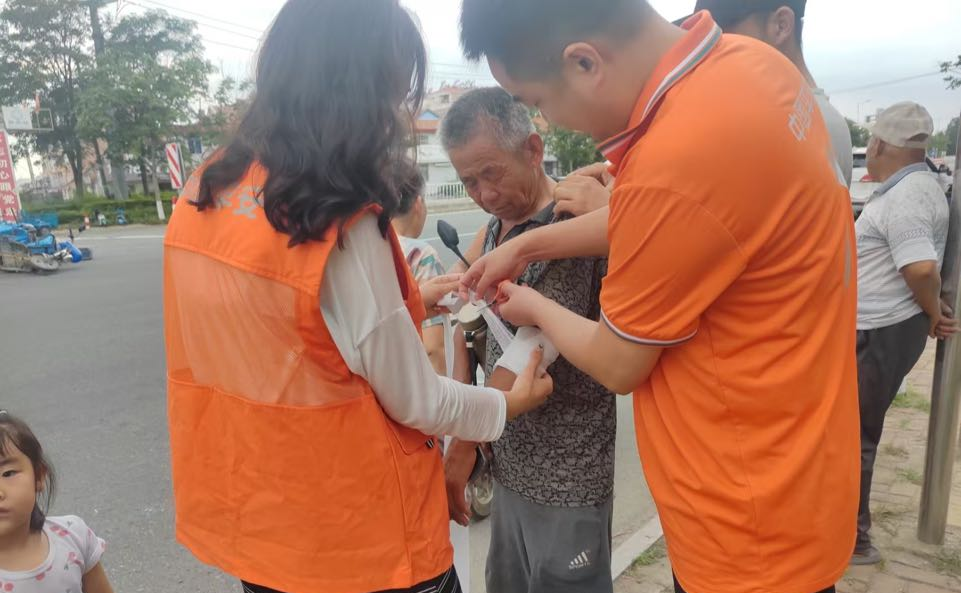 平安产险海阳支公司暖心街头救助彰显企业担当