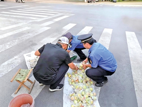 执法有温度服务暖人心——济阳城管柔性整治占道经营