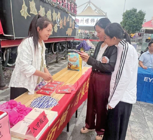 各社区深耕惠民服务走出基层善治新路径——深耕善治“沃土”绽放“繁花”图景