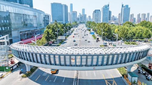 工业南路新过街天桥初具规模