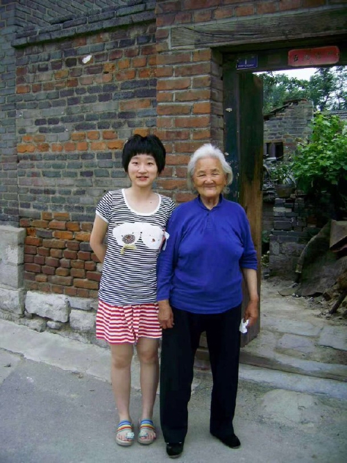“这是5岁的我，住在官扎营”