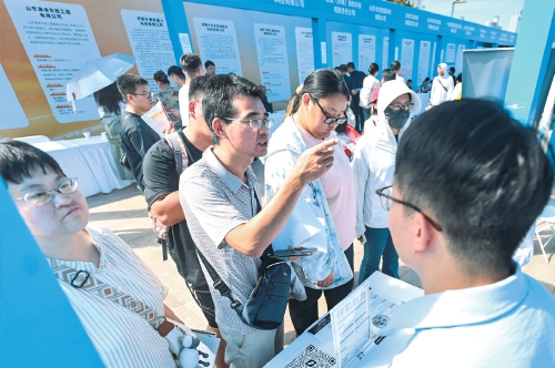 近300家优质企业进场揽才，提供岗位1.2万余个 泉城广场就业大集让好工作零距离