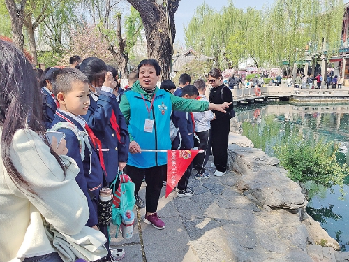 融媒·先锋丨山东“红船”启航地，26位老人吹响“集结号”——泉畔“故事汇”