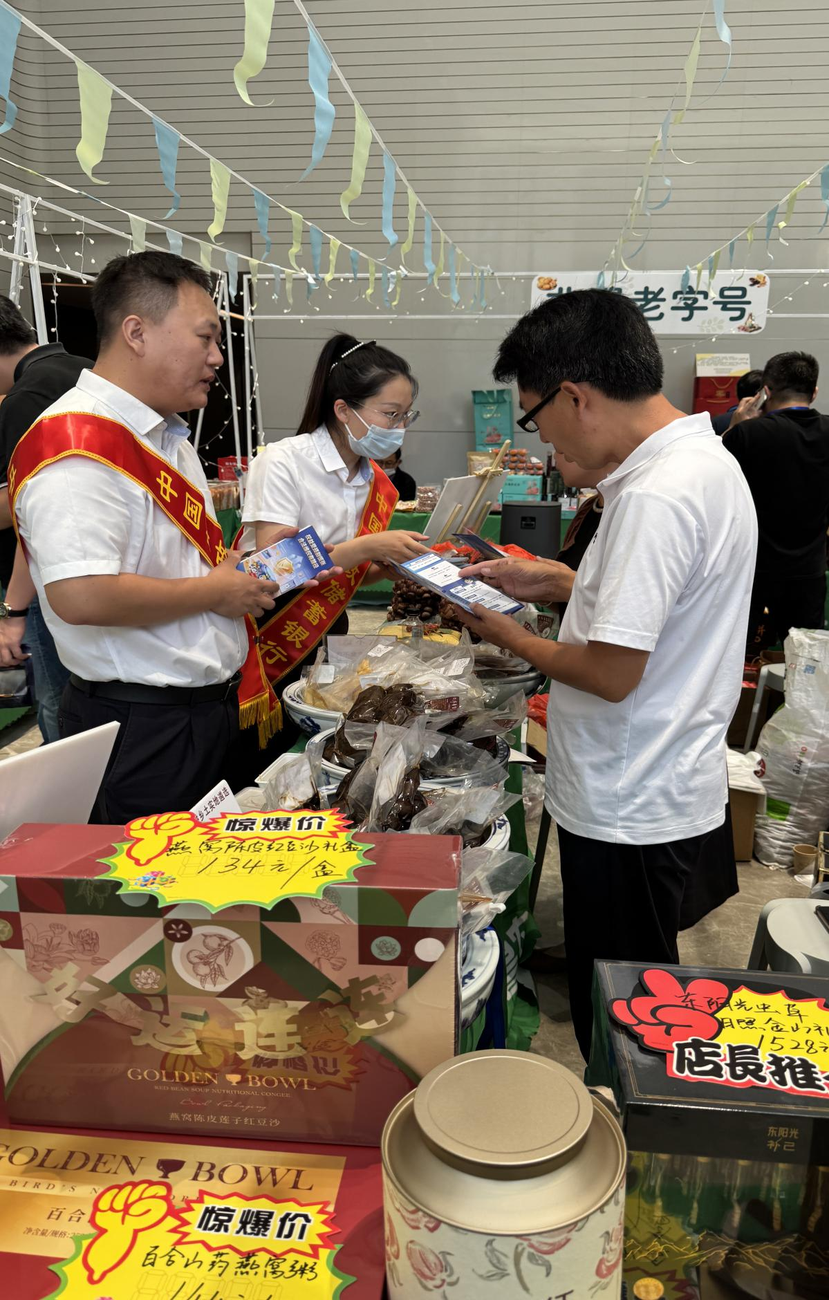 聚焦商圈商户群体 消保风险提示送上门——邮储银行济南市自贸区支行开展金融教育宣传周主题活动