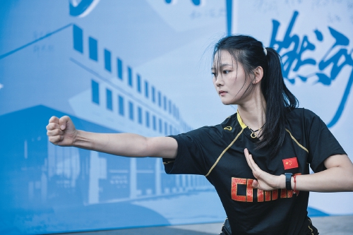 “长拳女孩”母校读研