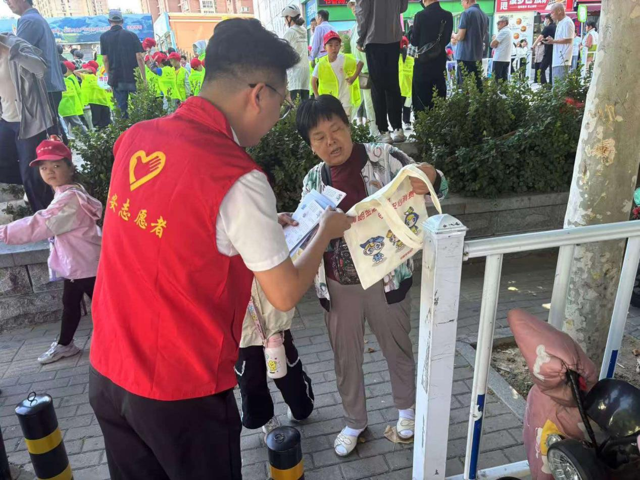 清朗金融网络，守护安心消费——平安产险泰安中心支公司走进泰安市岱岳区岳峰小学开展“小小金融卫士”宣教活动