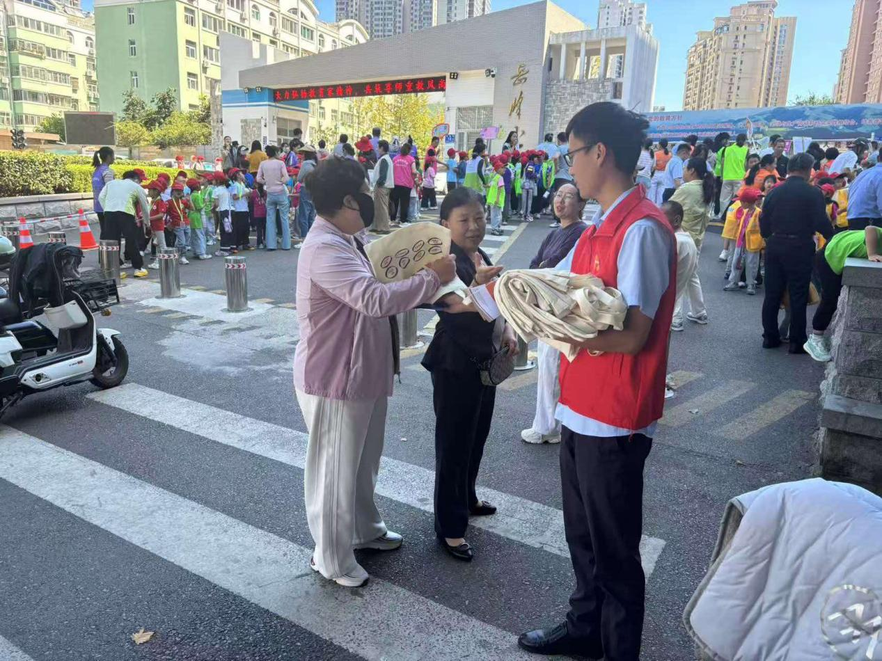 清朗金融网络，守护安心消费——平安产险泰安中心支公司走进泰安市岱岳区岳峰小学开展“小小金融卫士”宣教活动