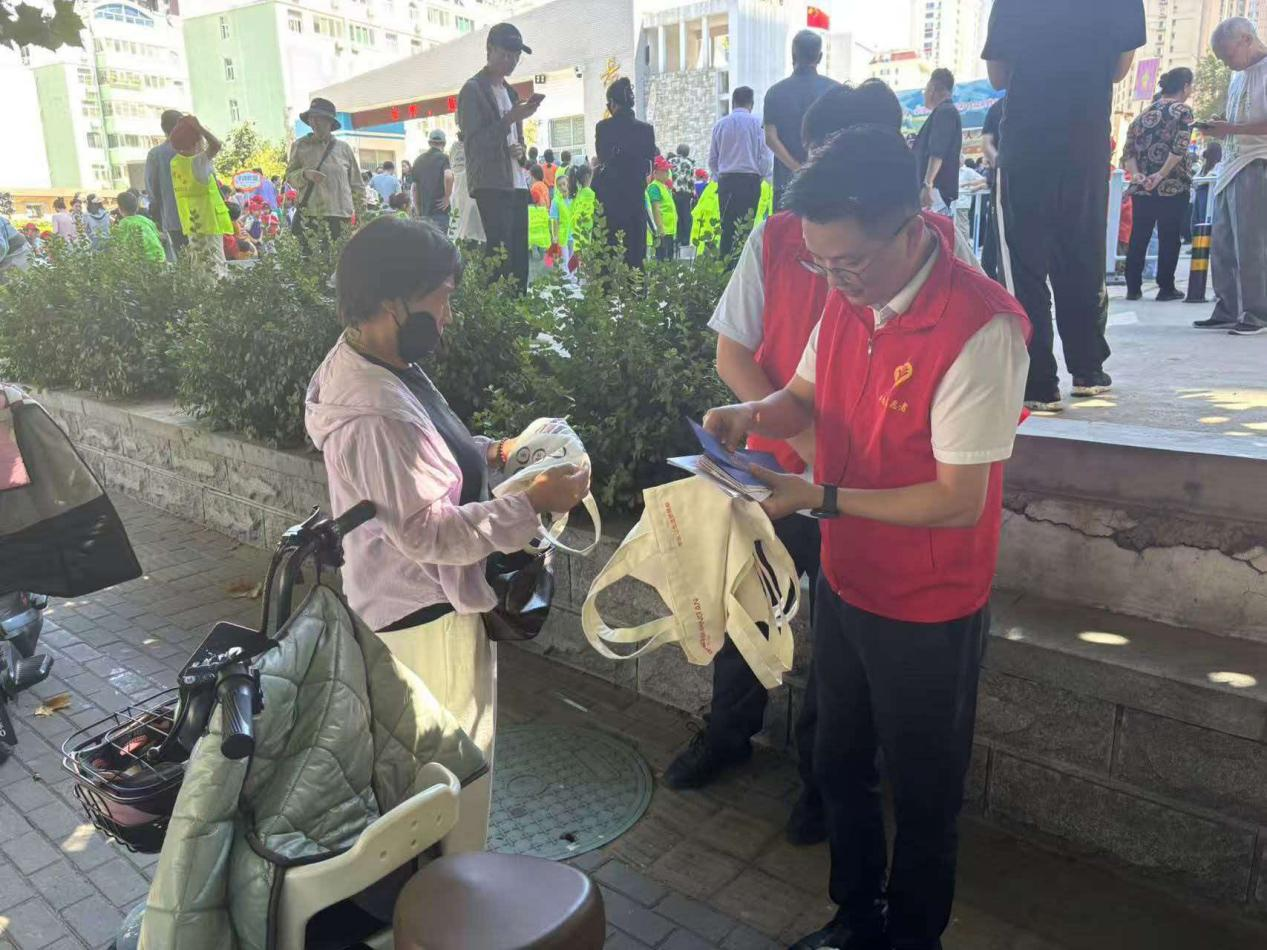 清朗金融网络，守护安心消费——平安产险泰安中心支公司走进泰安市岱岳区岳峰小学开展“小小金融卫士”宣教活动