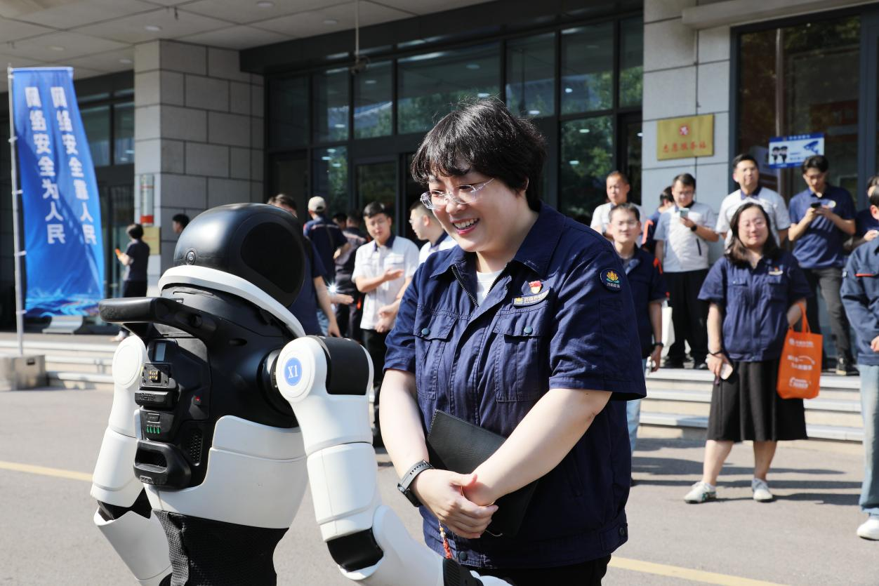 2026年国家网络安全宣传周“七进”活动｜围炉e话破新题 这场主题沙龙为企业“开方”支招