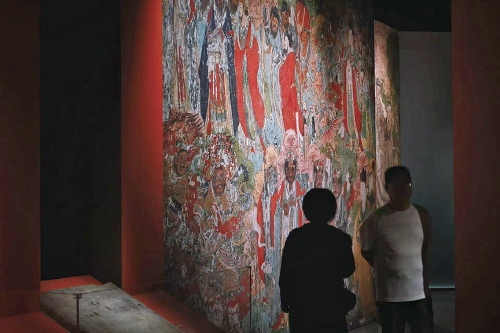 泰山主题大展昨起省博开展 鎏金铜背屏、元君金阙首次“合体”展出