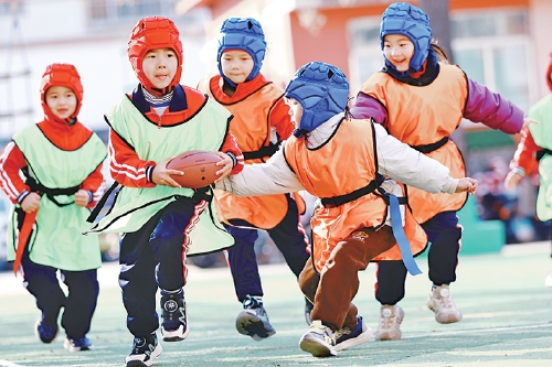 一颗球，能滚出怎样的童年？——平阴县榆山街道南门幼儿园“三球一操”炼成记
