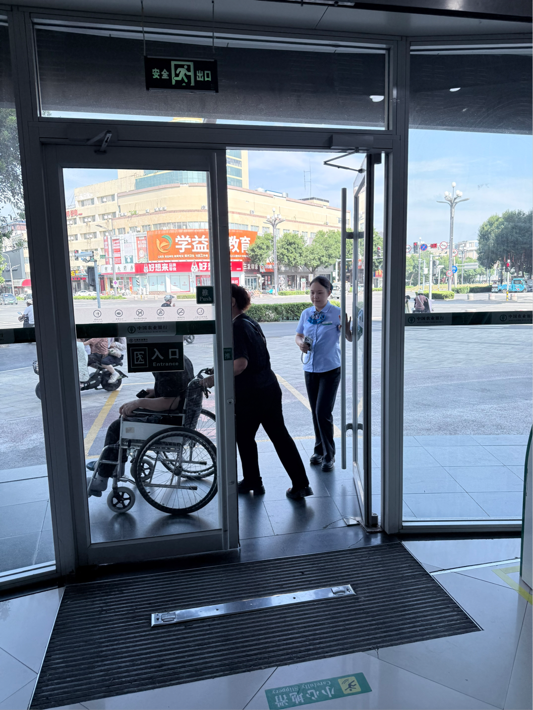 农行商河商中路支行：暖心服务不打烊