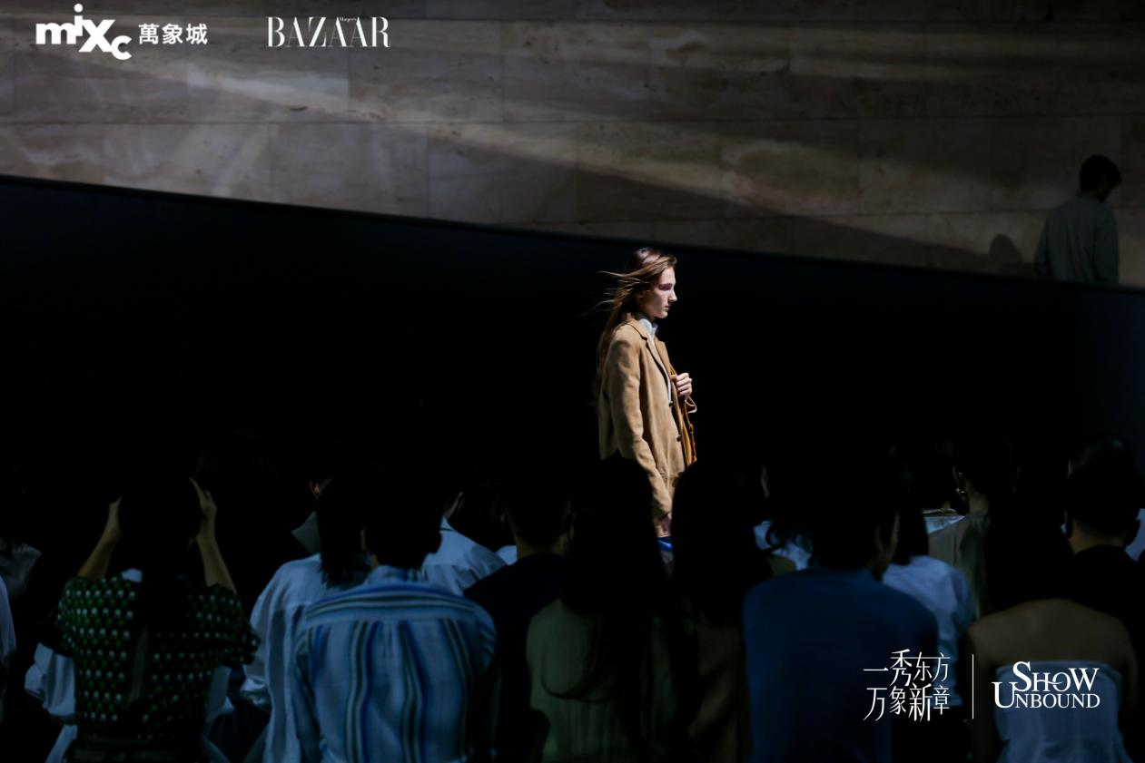 艺术赋能城市风尚|济南万象城2026秋冬时装周启幕秀登陆山东美术馆