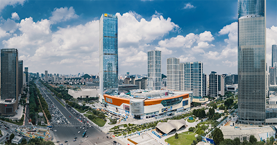 艺术赋能城市风尚|济南万象城2026秋冬时装周启幕秀登陆山东美术馆
