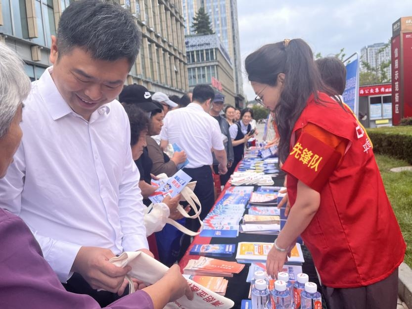 党建引领践初心 普惠金融暖民心——平安产险威海中心支公司开展“清朗金融网络，守护安心消费”专项宣传