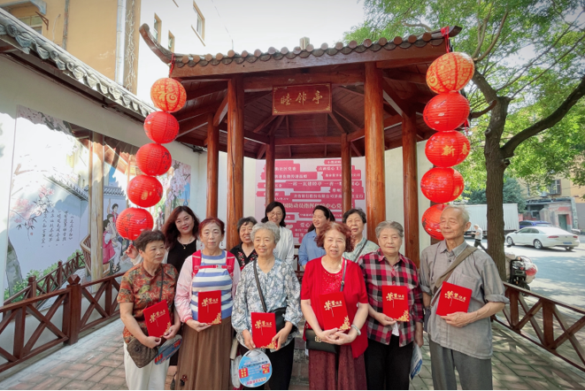 睦邻亭焕新启幕 泉城义工汇聚志愿暖流 永庆街社区喜迎双节共建幸福家园