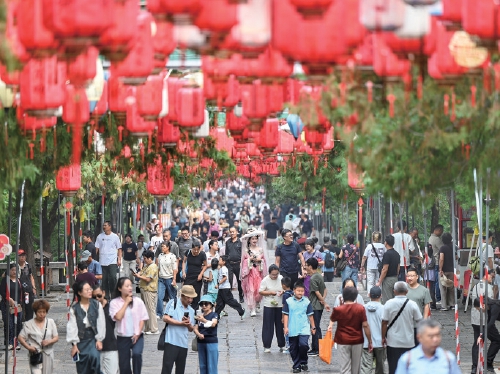 越夜越燃！“月光经济”照亮泉城游 假期第二天30家景区纳客49.78万人次