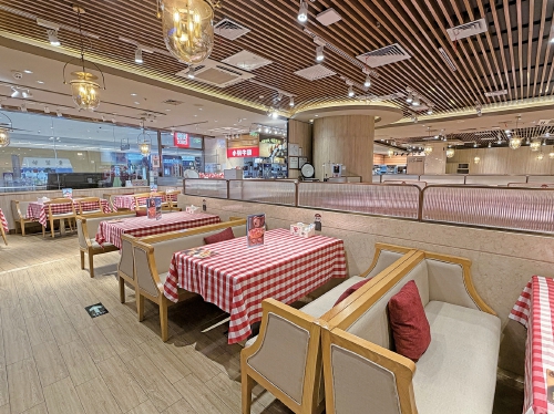 西贝和谐店闭店后，记者探访其在济4家门店：客流稀疏，有门店中午仅有一桌客人