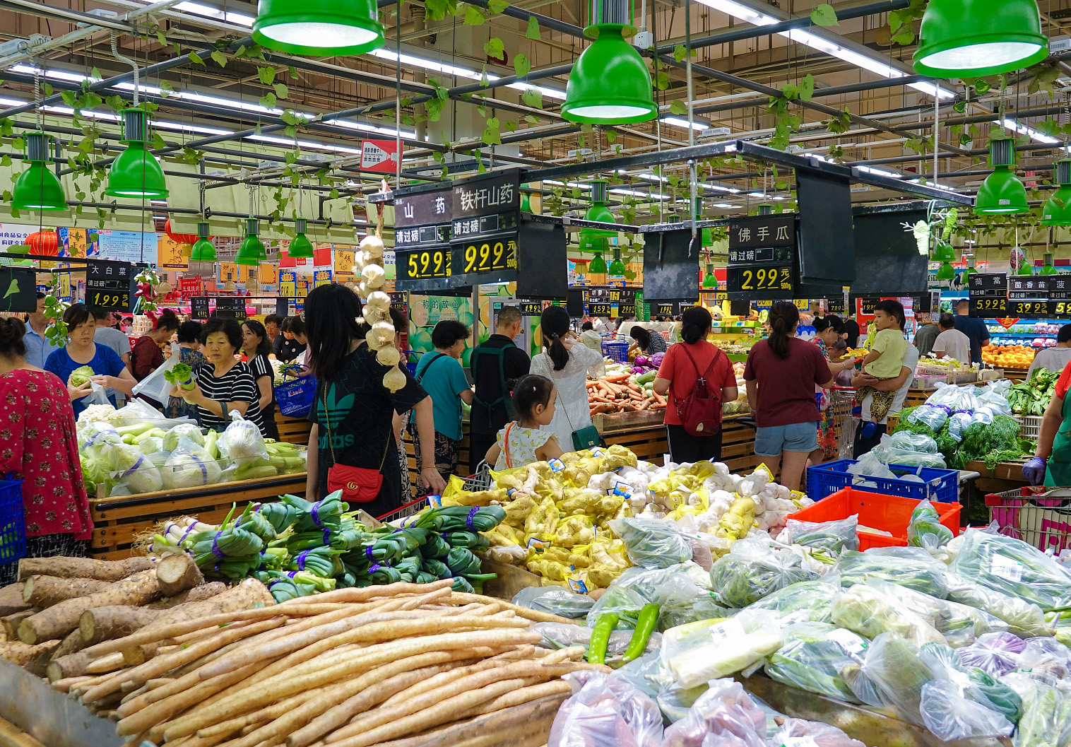 各地“菜篮子”价稳物丰 消费市场热力足
