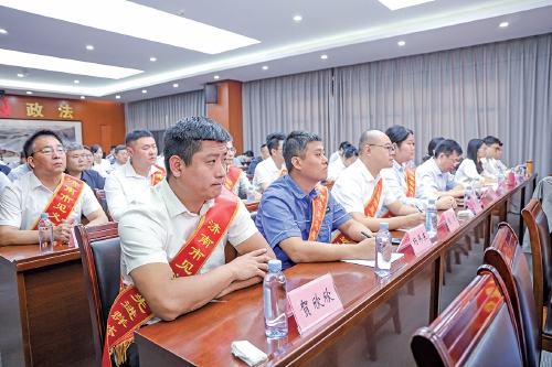 让凡人善举在这座城市被看见被尊崇被传承——全市见义勇为工作会议侧记