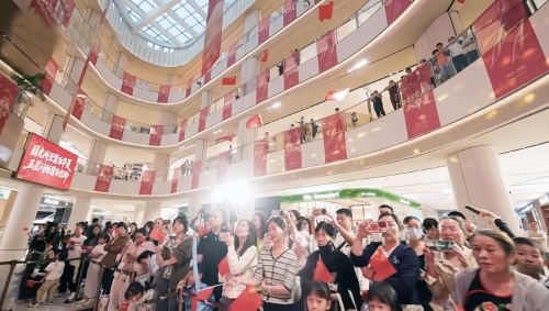 市民游客跨城来“打卡”，多品牌门店客流销售明显提升 济南西部商圈枢纽流量变消费留量