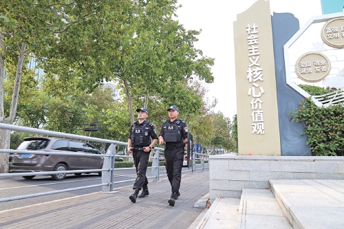 泉城那抹“警”色 是长假最安心的风景