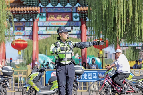 泉城那抹“警”色 是长假最安心的风景