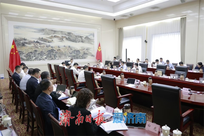 市委理论学习中心组进行集体学习 刘强主持并讲话 韩金峰杨峰参加