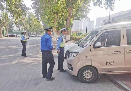 长清城管抓实整治“后半篇文章” 街巷面貌大变样