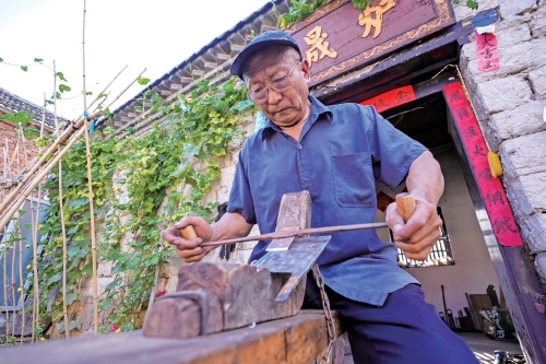 【视觉】千锤锻铁韵 炉火续薪传——六代非遗匠人郝纪迎的铁艺坚守