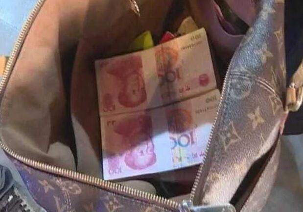 14万现金落餐馆 老板如数归还 失主拿万元酬谢遭拒绝