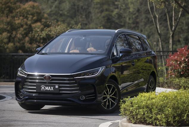 为了迎合消费者呼声,比亚迪幸福加推6座,通过"6 7"的产品布局给消