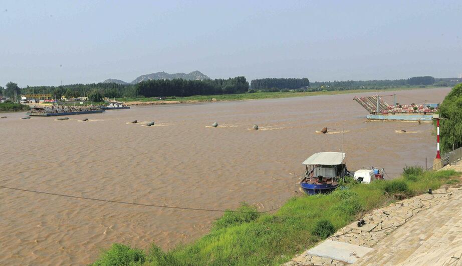 受干支流來水及降雨影響,黃河小浪底水庫下洩流量近日逐步增大,洪水